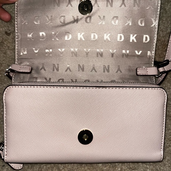 DKNY LUSH PINK VINTAGE PURSE 💗 - Picture 4 of 6